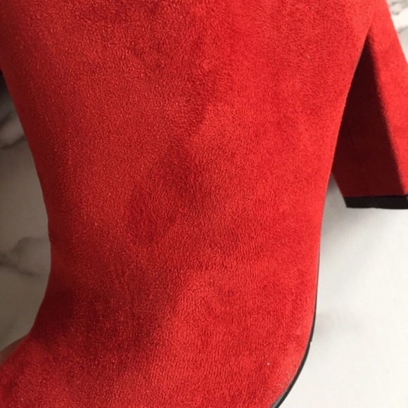 "Vixen of the Night" (Red) - Picture 4 of 6